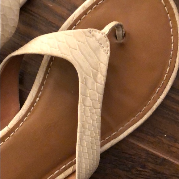 Snake-skin Patterned Flip-Flop Dress Sandals - Picture 3 of 3